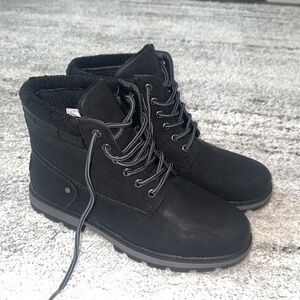 Women’s black boots